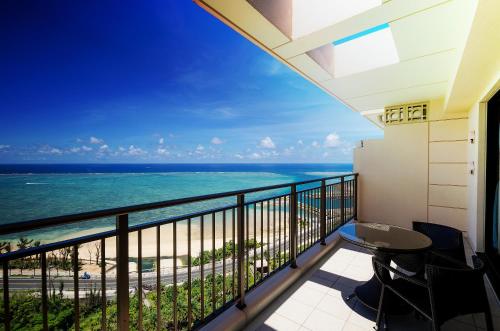 Kafuu Resort Fuchaku Condo Hotel - Location and Accessibility