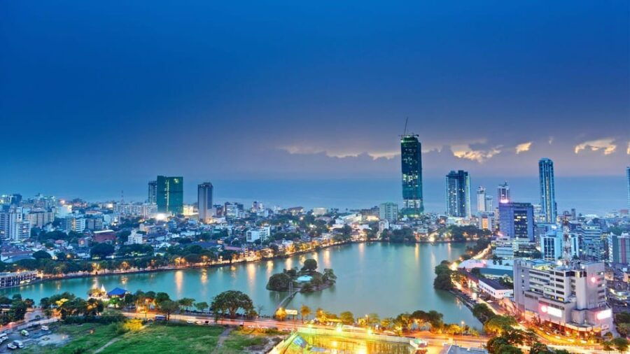 Kandy: Colombo or Katunayake Airport Private Transfer