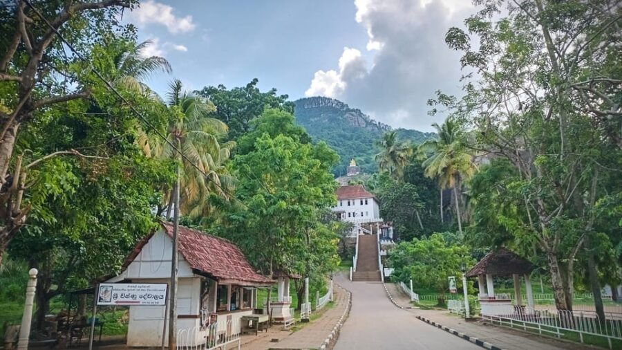 Kandy; Excursion to Visit Matale Alu Viharaya & Hindu Kovil