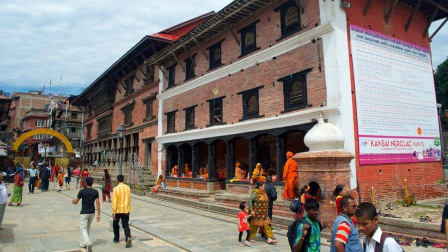 Kathmandu Walking Tour: Pashupatinath & Boudhanath