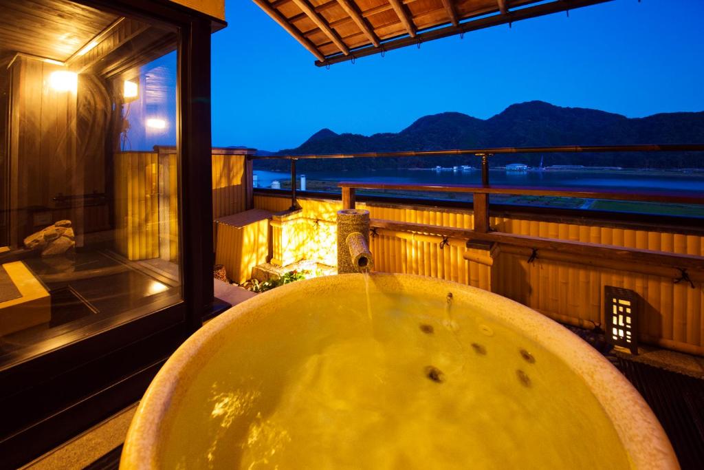 Kawaguchiya Kinosaki Riverside Hotel - Hotel Overview
