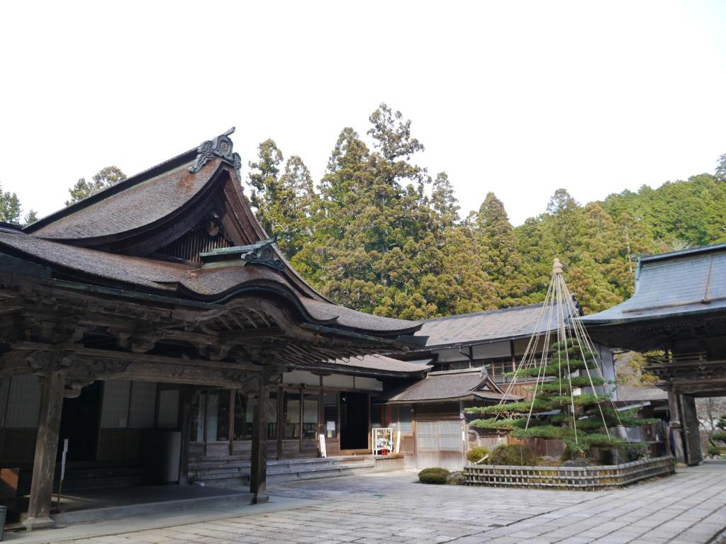 Kongo Sanmaiin Review