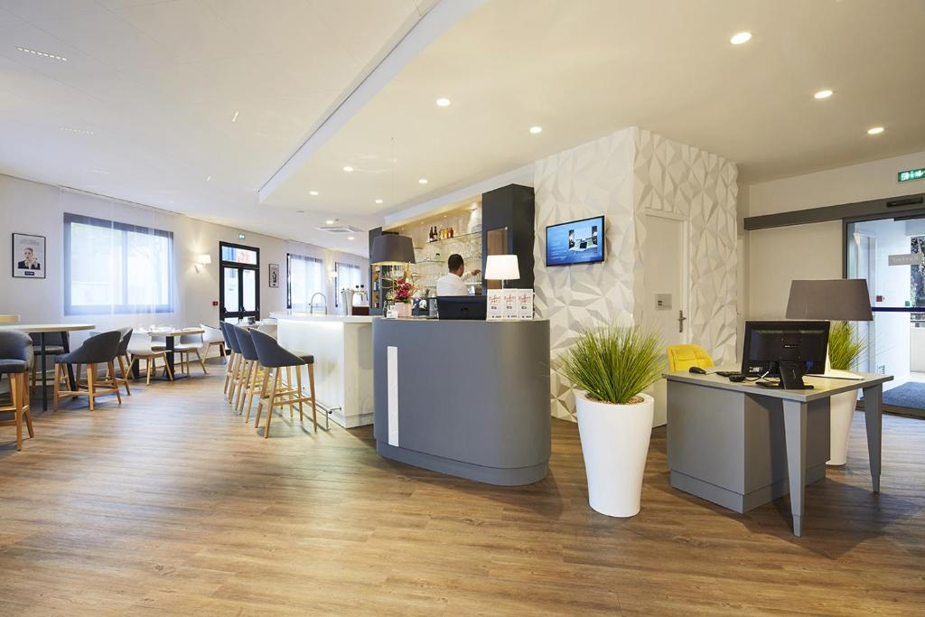 Kyriad Paris West - Bezons La Défense - Hotel Overview