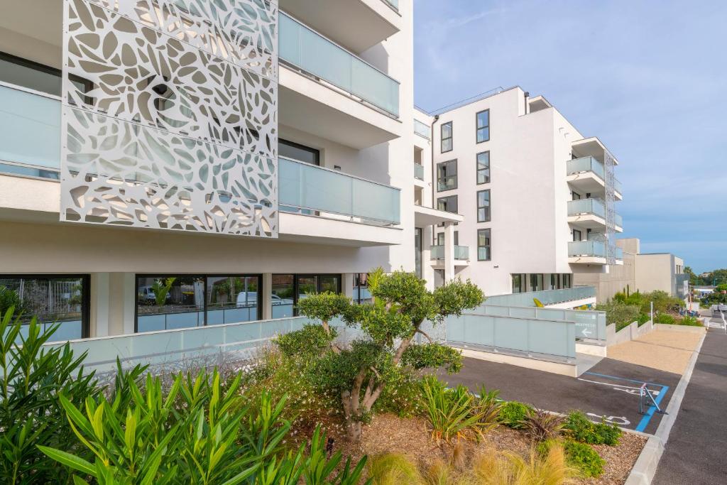 Lagrange Apart'Hôtel Antibes Olympie - Property Overview