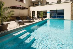 Lagrange Holidays The Patios Eugénie - Property Overview