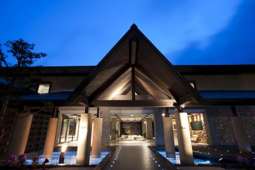 Lake Shikotsu Tsuruga Resort Spa Mizu No Uta Review - Overview and Location