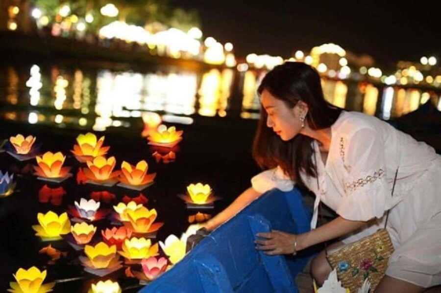 Lantern Release and Night River Boat Experience in Hoi An
