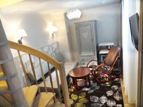 Le Pavillon Hotel - Overview and Location