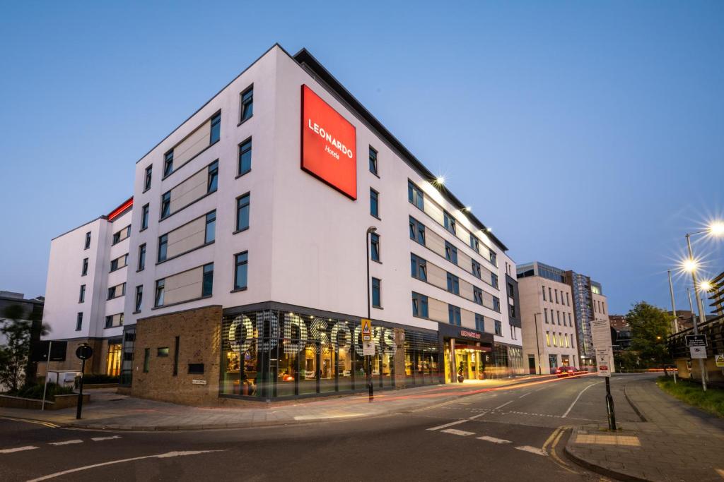 Leonardo Hotel Brighton - Location and Surroundings