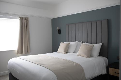 Lion Hotel - Hotel Overview and Location