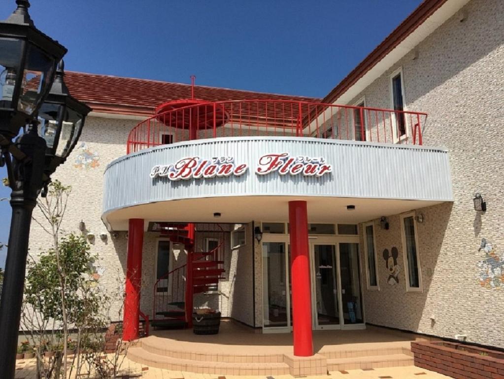 Little White Flower Hotel Review