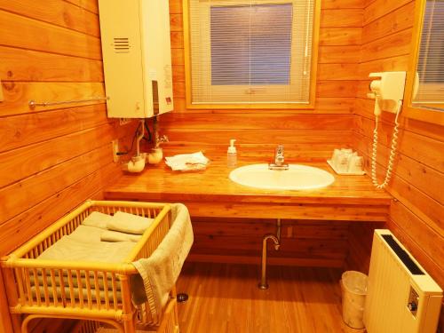 Log Hotel Larch Lake Kanayama - Hotel Overview and Location