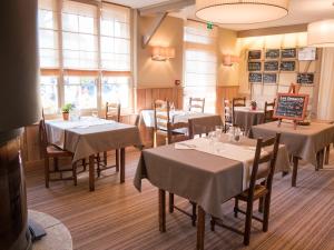 Logis Auberge Du Valburgeois - Hotel Location and Accessibility