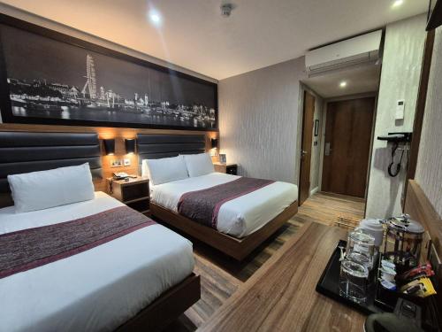 London Court Hotel - Hotel Overview and Location