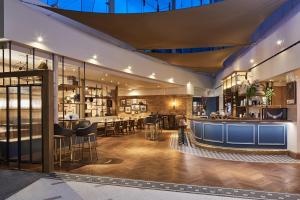 London Marriott Hotel Kensington - Hotel Overview and Location