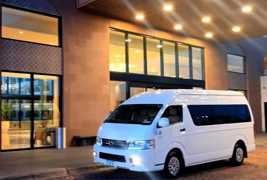 Los Cabos Airport: Group Transport to Touristic Corridor