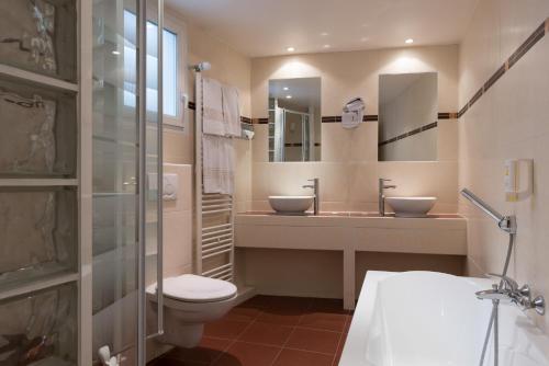 LOuest Hotel - Hotel Overview