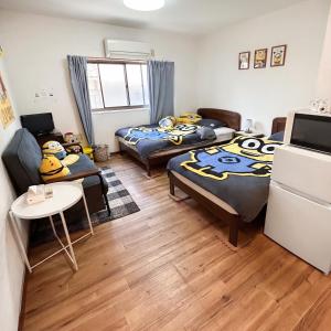 Lynn's Inn - Direct Access to the Sky, Minion Room Little Yellow People Themed Room - Guest Experiences
