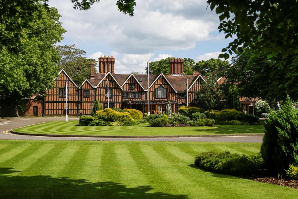 Macdonald Alveston Manor Hotel & Spa - Location and Accessibility