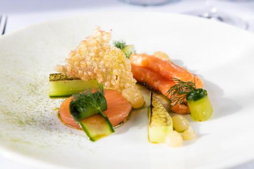 Macdonald Bear Hotel - Hotel Overview