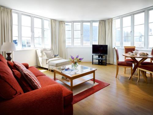 Marlin Apartments London City - Queen Street - Overview and Location