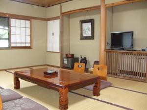 Marunaka Ryokan - Location and Surroundings