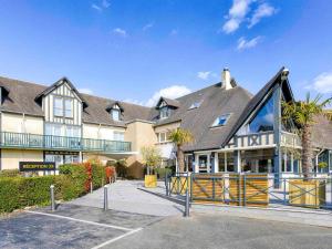 Mercure Cabourg Hotel & Spa - Location and Nearby Attractions