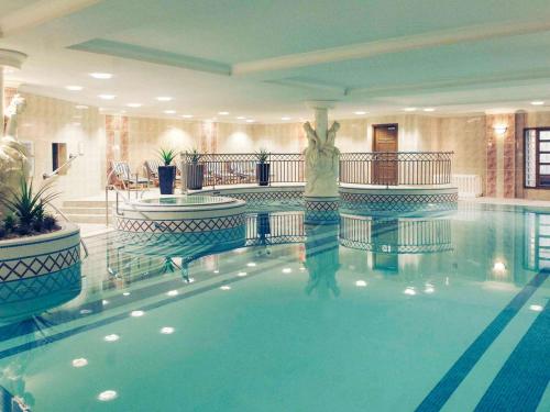 Mercure Dartford Brands Hatch Hotel & Spa - Explore the Hotels Location