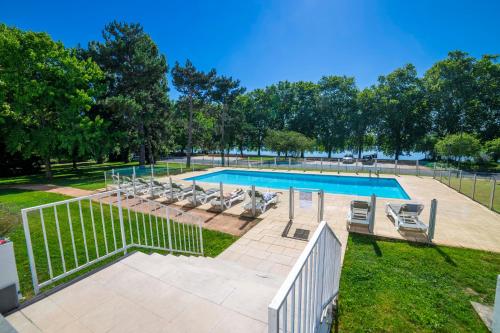 Mercure Hotel Mâcon Riverside Saône - Hotel Location and Accessibility