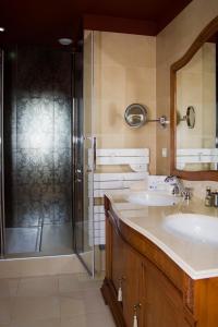 Mercure Moulins Centre Hotel De Paris - Hotel Features and Amenities