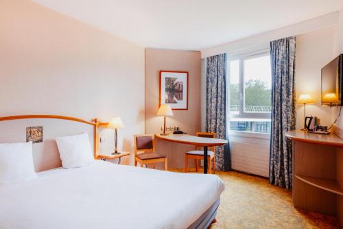 Mercure Nevers Pont De Loire - Exploring the Hotels Location