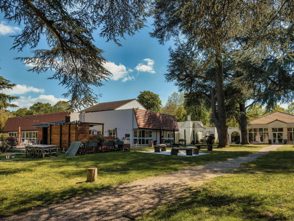 Mercure Parc Du Coudray - Barbizon - Overview and Location