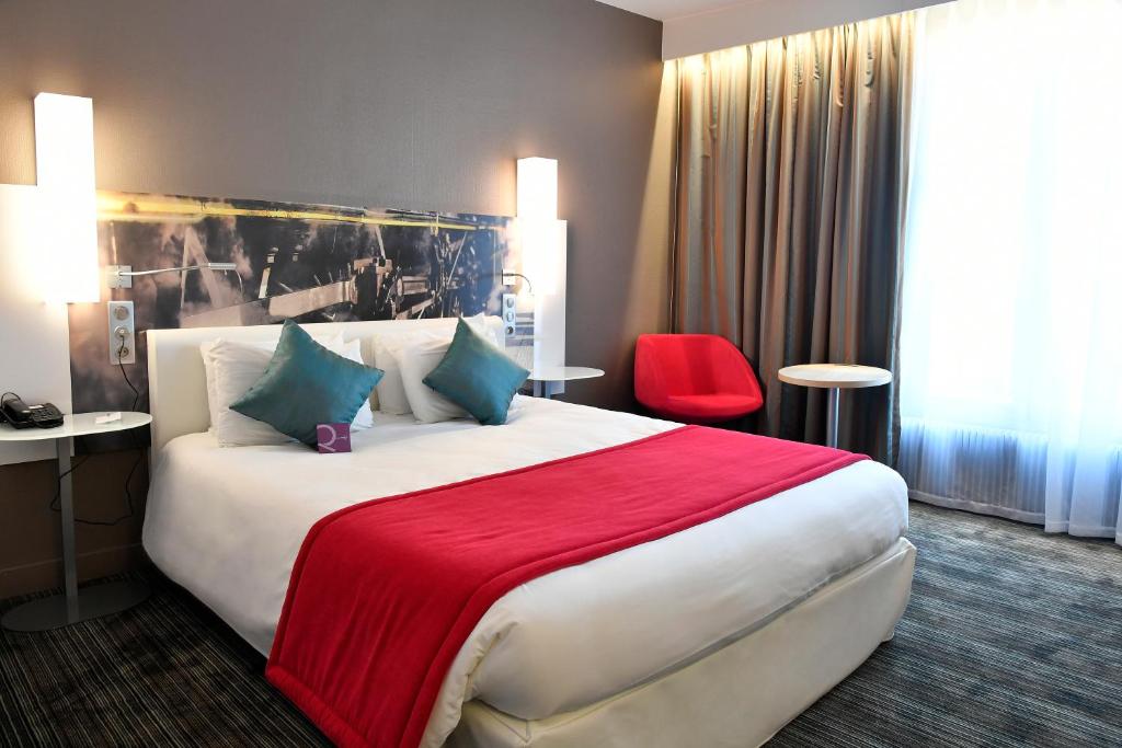 Mercure Paris Gare De L'est - Hotel Location and Transportation