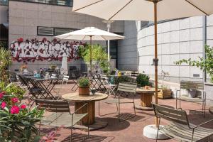 Mercure Paris Saint-Ouen - Location and Accessibility