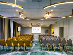 Mgallery Le Louis Versailles Château - Hotel Overview and Location