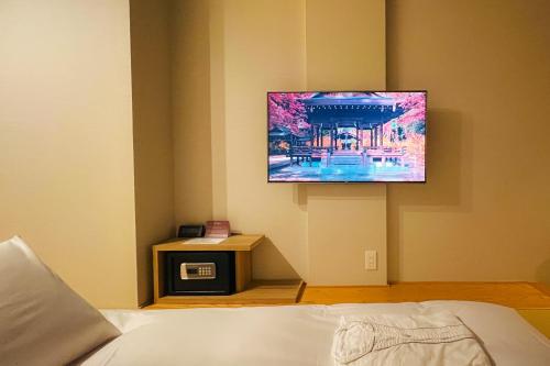 Miru Kyoto Nishiki - Location and Nearby Attractions