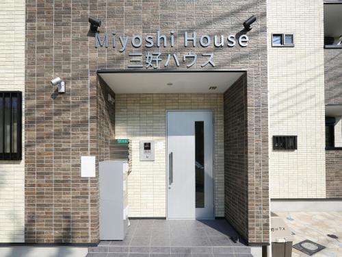 Miyoshi House Good Three Hues - Osakas Stunning Location