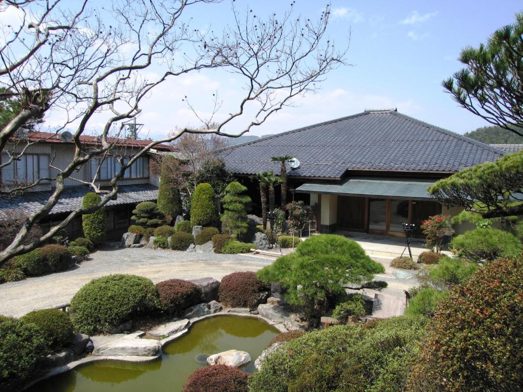 Momoyama Review