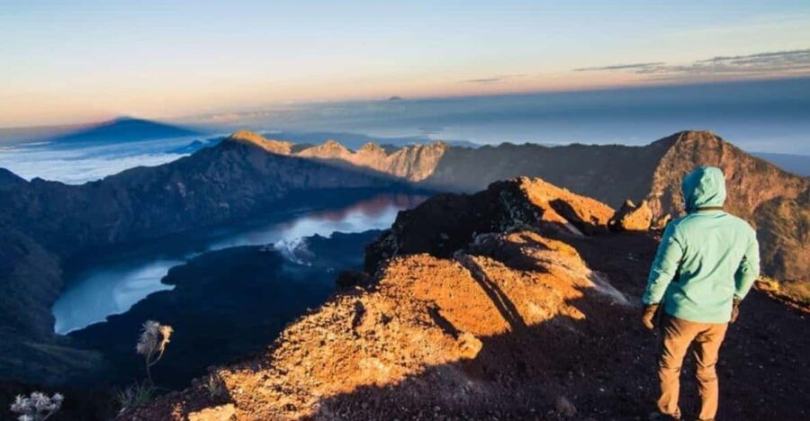 Mount Rinjani Trekking 2D/1N Crater Rim & Summit