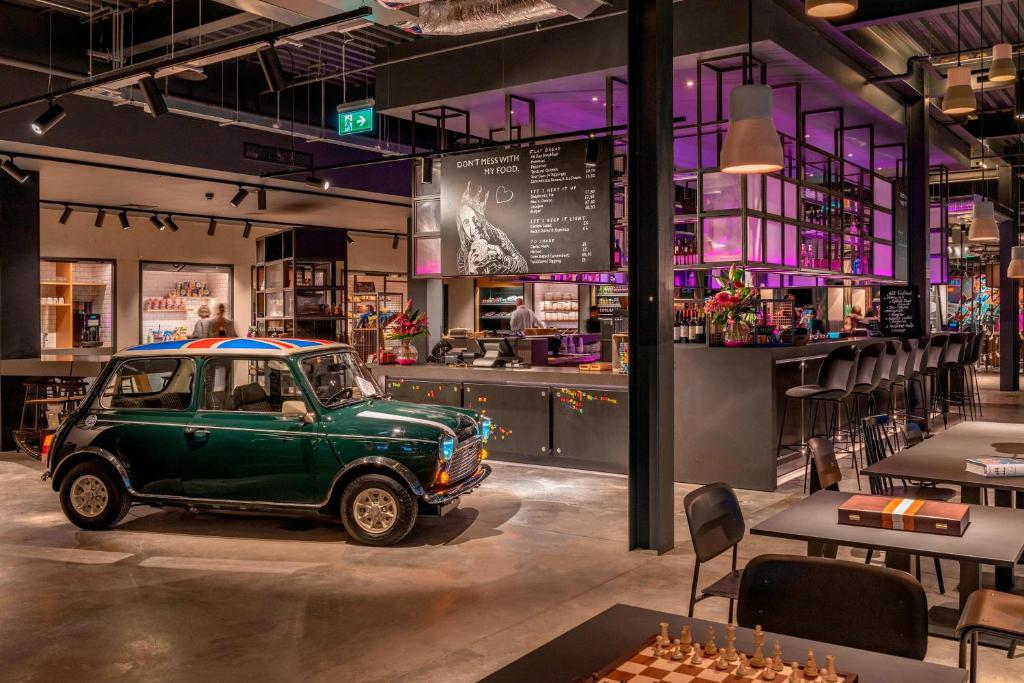 Moxy London Heathrow Airport - Hotel Overview and Location