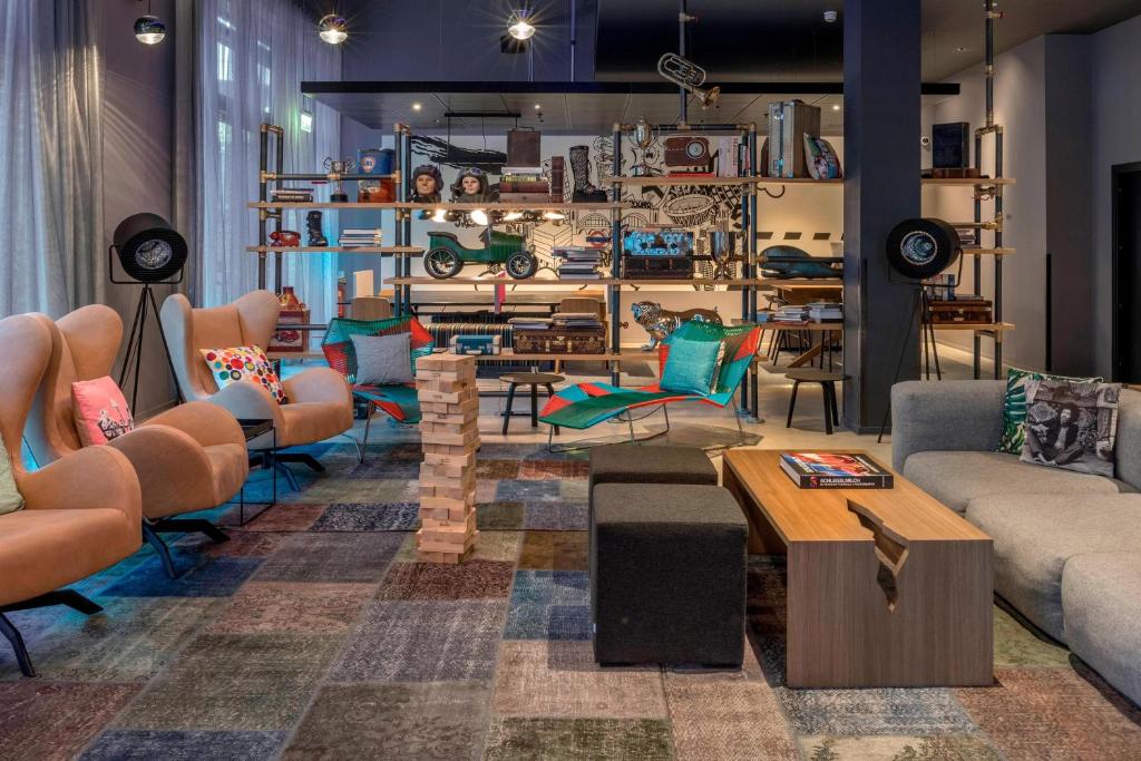 Moxy London Stratford - Hotel Location and Accessibility