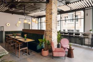 Native Kings Wardrobe, St Pauls - Location and Accessibility