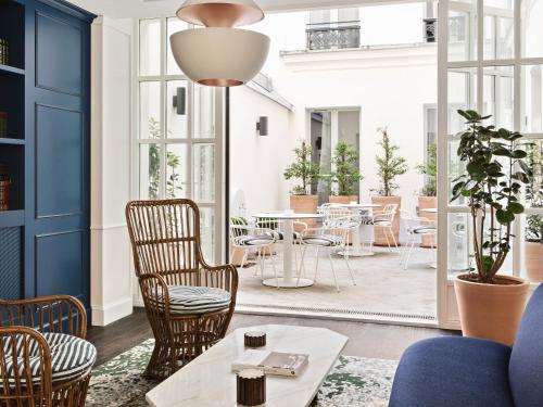New Hotel Lafayette - Points About Your Stay