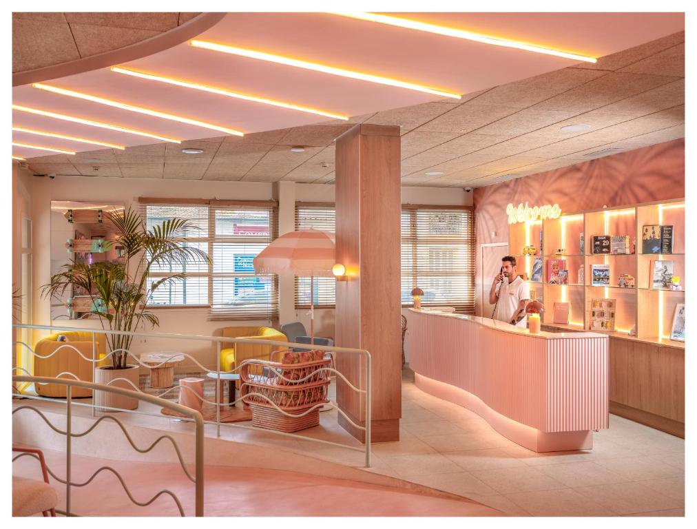 Nice Pam Hotel Fully Renovated - Location and Accessibility