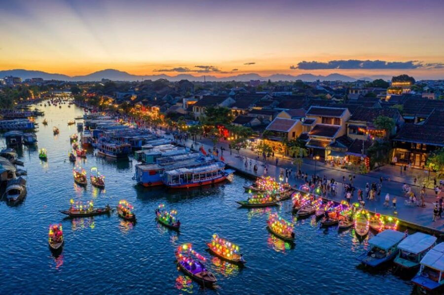 Night Boat Trip and Floating Lantern on Hoai River Hoi An