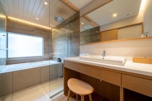 Nishiyama Ryokan - Established in 1953 - Overview and Location