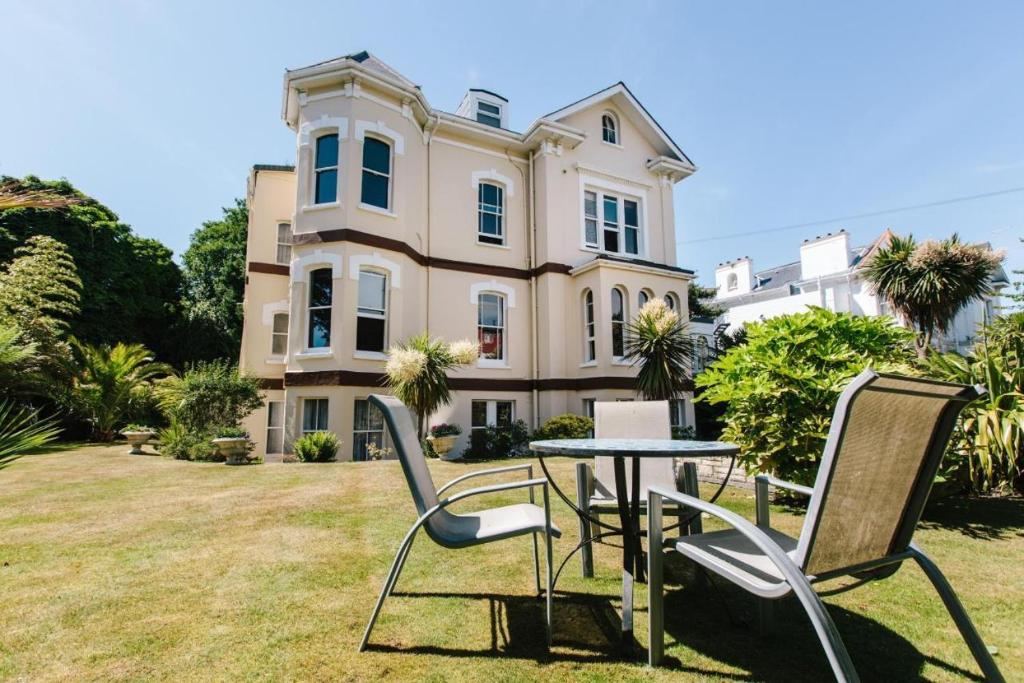 No5 Durley Road – Contemporary Serviced Rooms and Suites – No Food Available Review