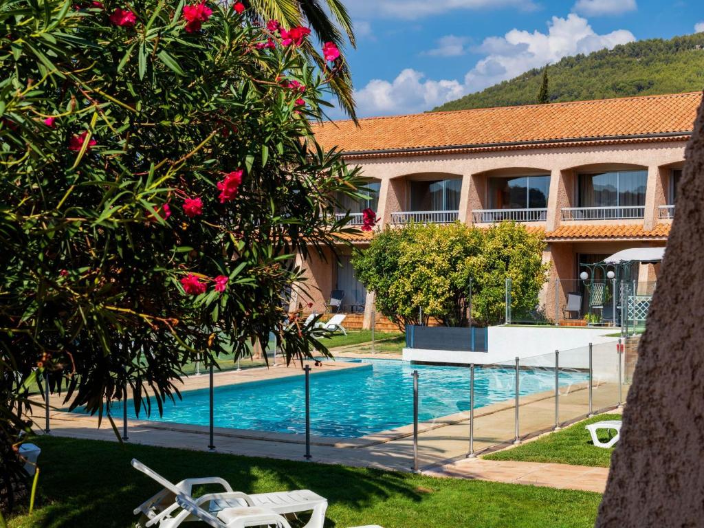 Noemys Toulon La Valette - Hotel Restaurant With Swimming Pool - Hotel Location and Proximity