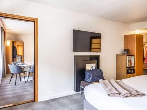 Novotel Lille Centre Gares - Hotel Location and Overview