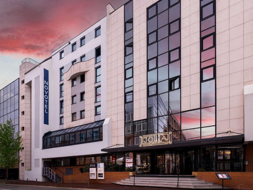 Novotel Paris Suresnes Longchamp - Hotel Location and Accessibility